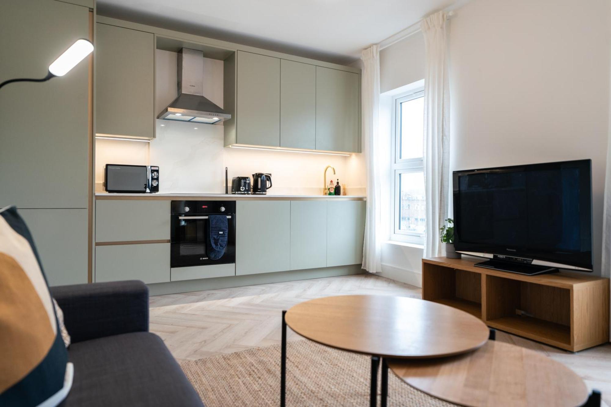 The Battersea Place - Charming 4Bdr Flat ลอนดอน ภายนอก รูปภาพ
